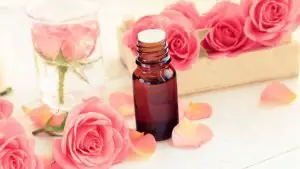 Presentación del aceite esencial de rosa