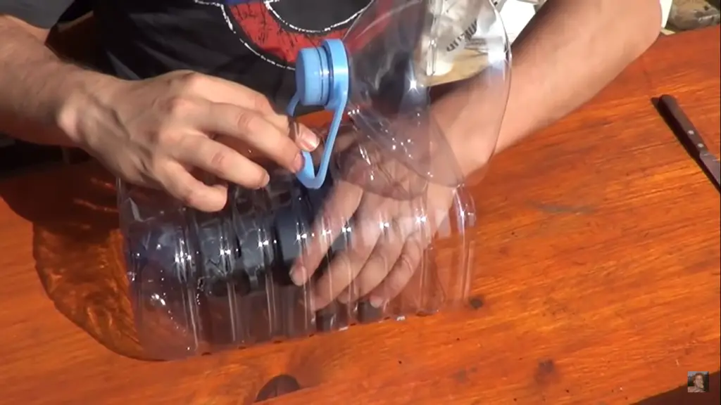 Invernadero con botella de plástico